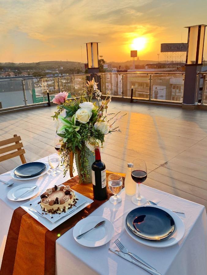 Marlin Hotel Сураттхани Экстерьер фото