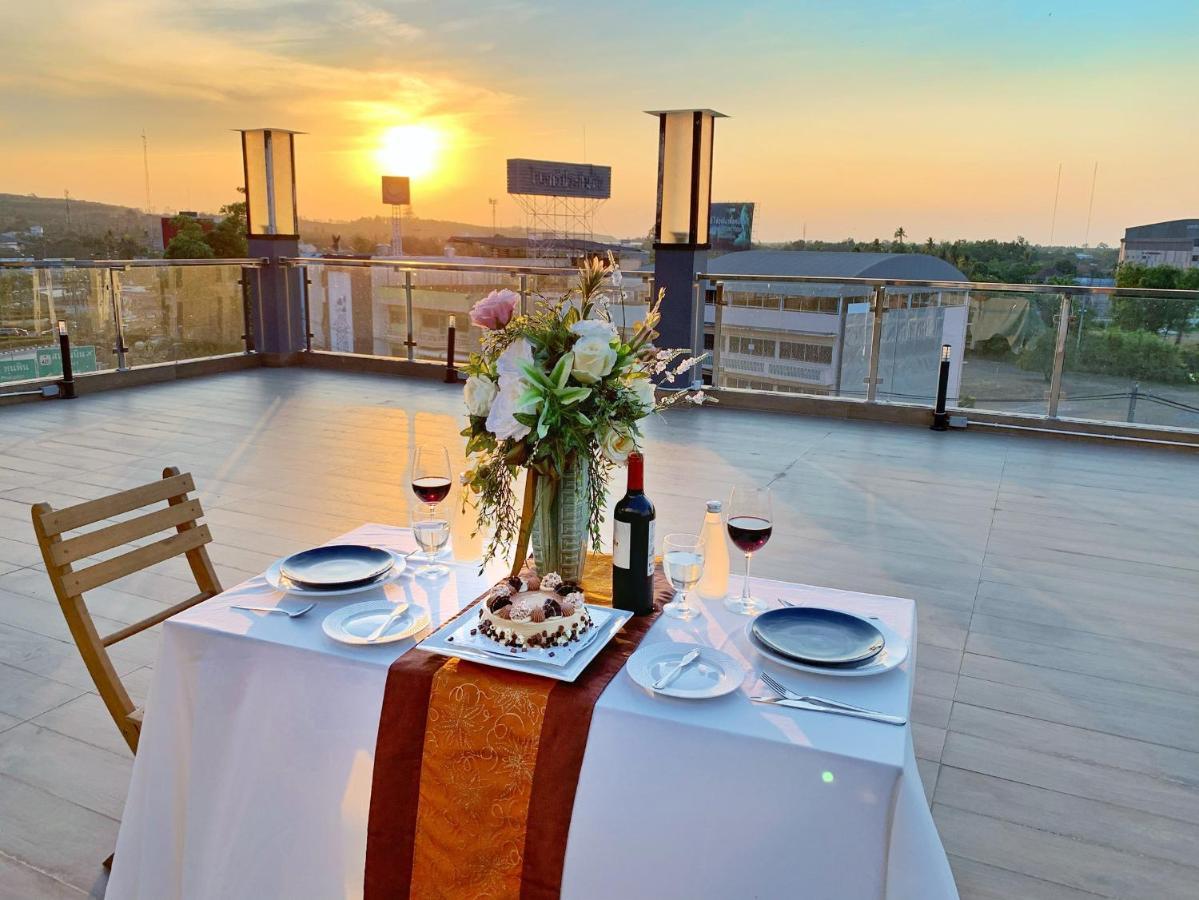 Marlin Hotel Сураттхани Экстерьер фото