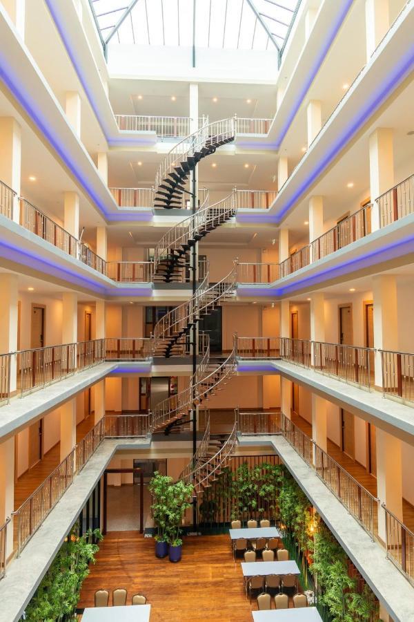 Marlin Hotel Сураттхани Экстерьер фото